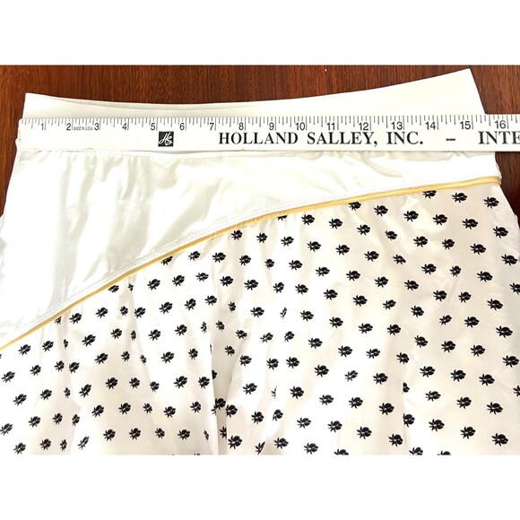 FILA Wild Card Tennis/ Pickleball Skort Likely Size L White Ladybug – Approx 13" - Picture 7 of 7